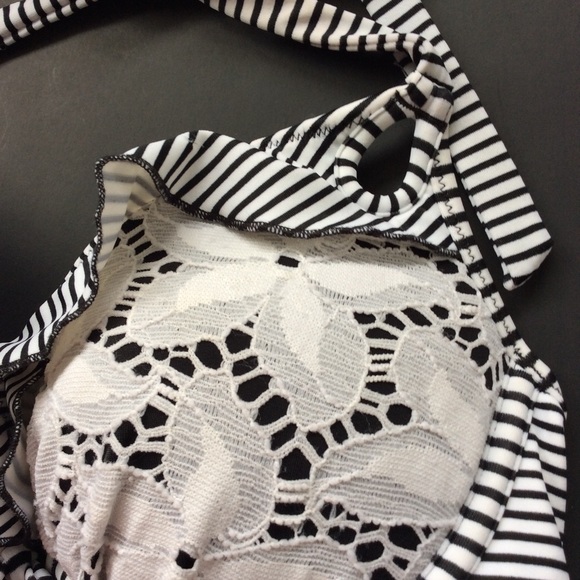 VS Push-Up Ruffle Bikini Top - Picture 5 of 6